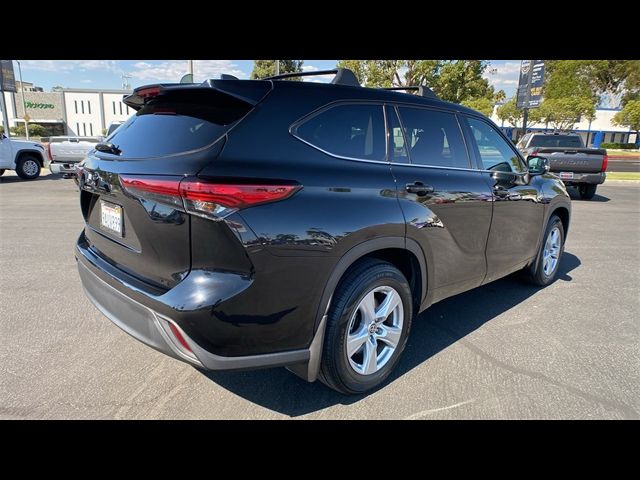 2022 Toyota Highlander LE