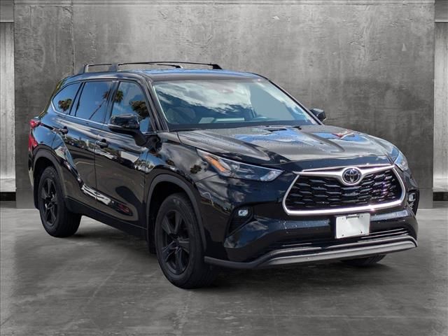 2022 Toyota Highlander LE