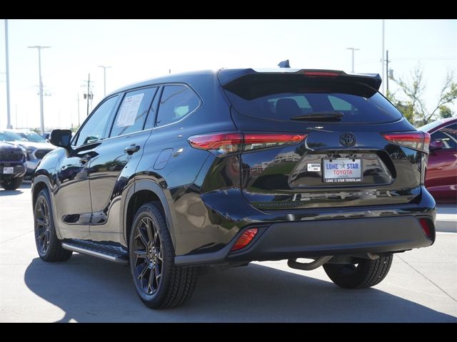 2022 Toyota Highlander LE