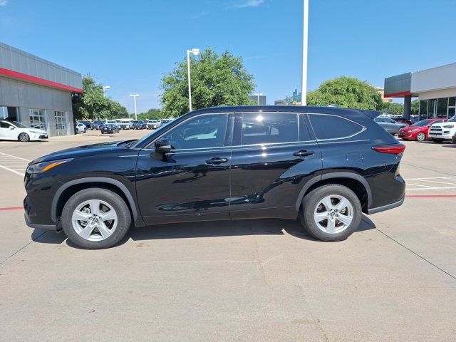 2022 Toyota Highlander LE