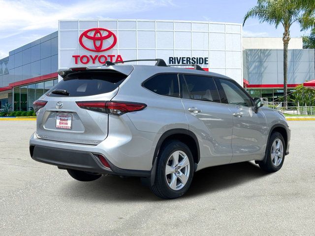 2022 Toyota Highlander LE