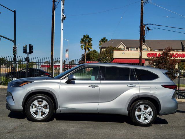 2022 Toyota Highlander LE