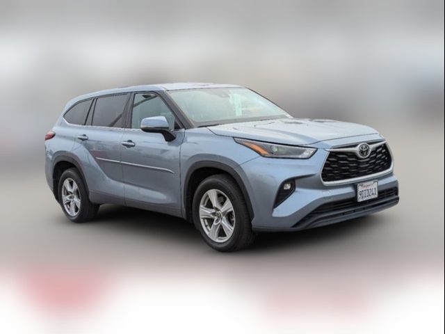 2022 Toyota Highlander LE