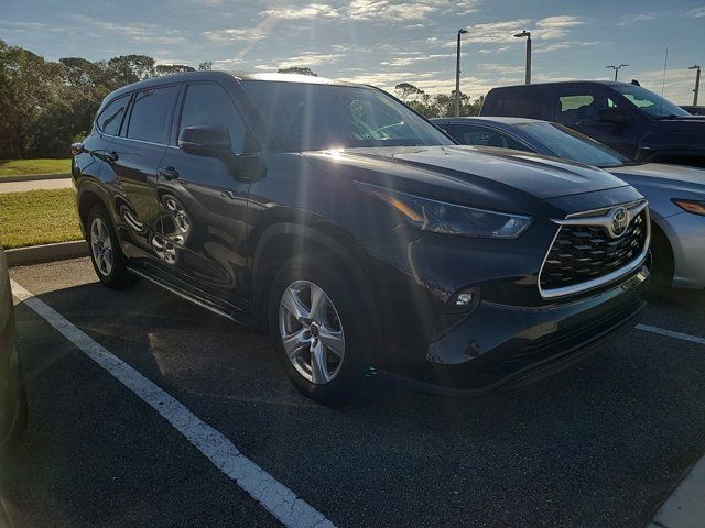 2022 Toyota Highlander LE