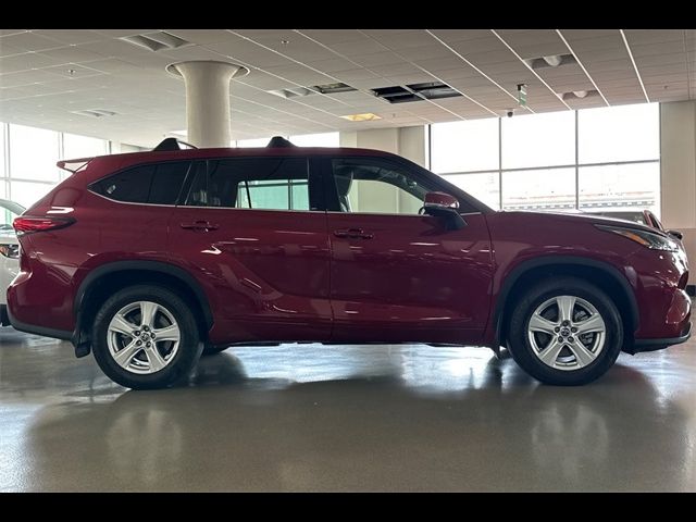 2022 Toyota Highlander LE