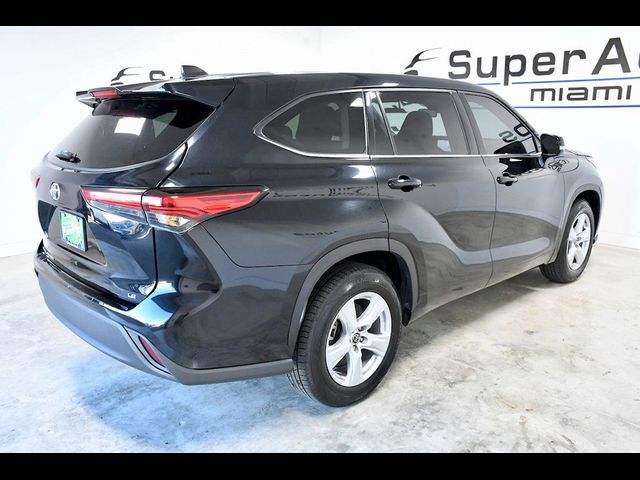 2022 Toyota Highlander LE