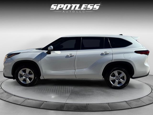 2022 Toyota Highlander LE