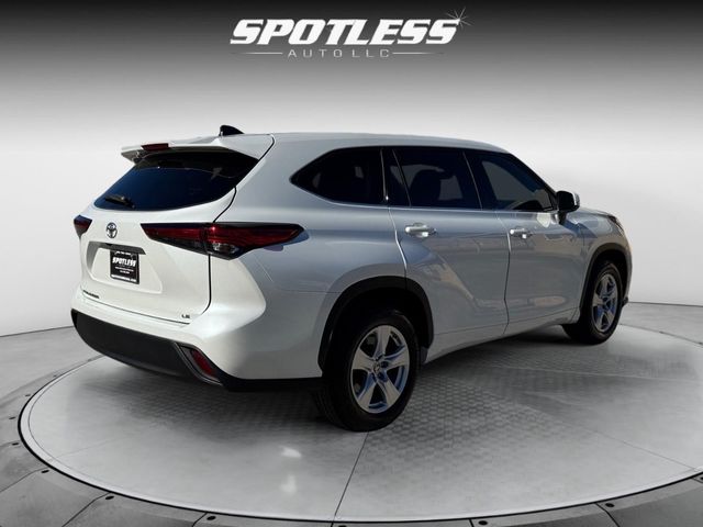 2022 Toyota Highlander LE