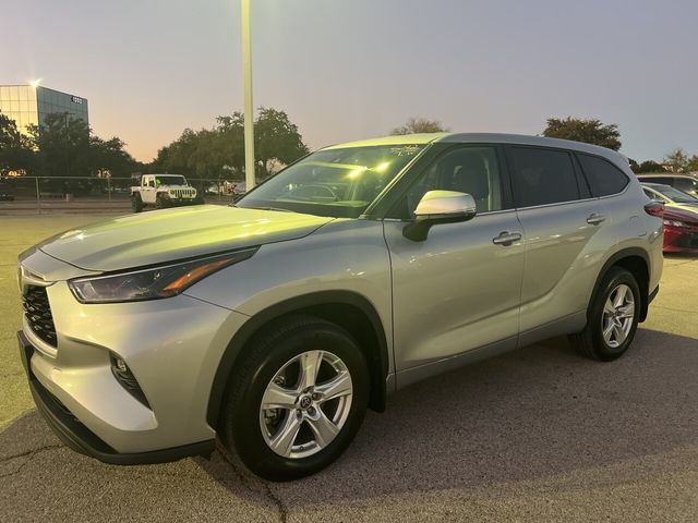 2022 Toyota Highlander LE