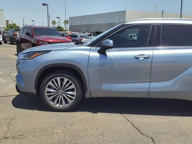 2022 Toyota Highlander Platinum