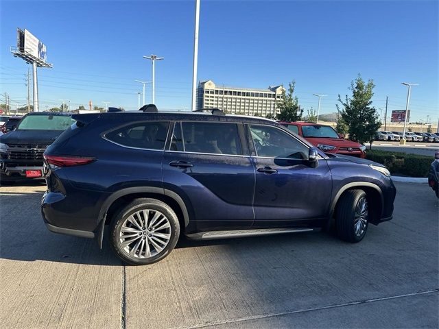 2022 Toyota Highlander Platinum