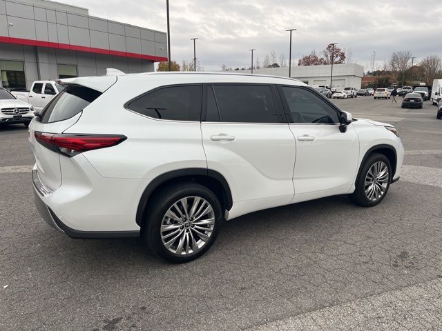 2022 Toyota Highlander Platinum