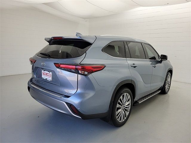 2022 Toyota Highlander Platinum