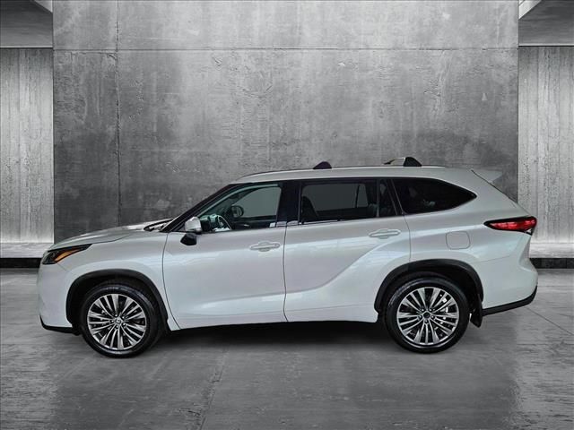 2022 Toyota Highlander Platinum