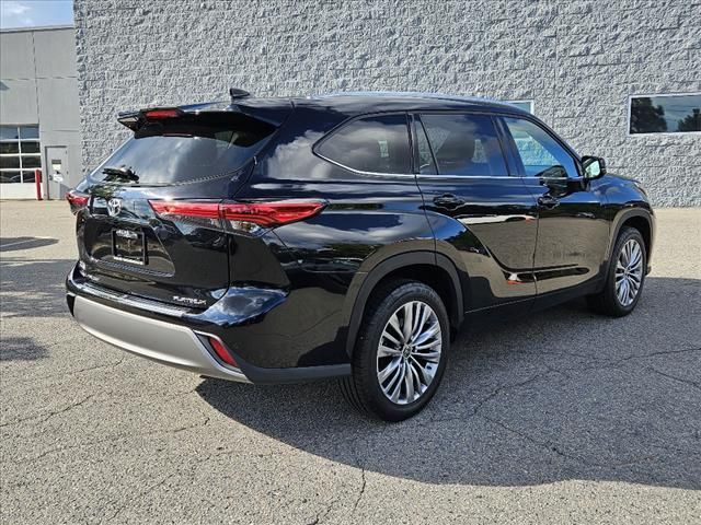 2022 Toyota Highlander Platinum