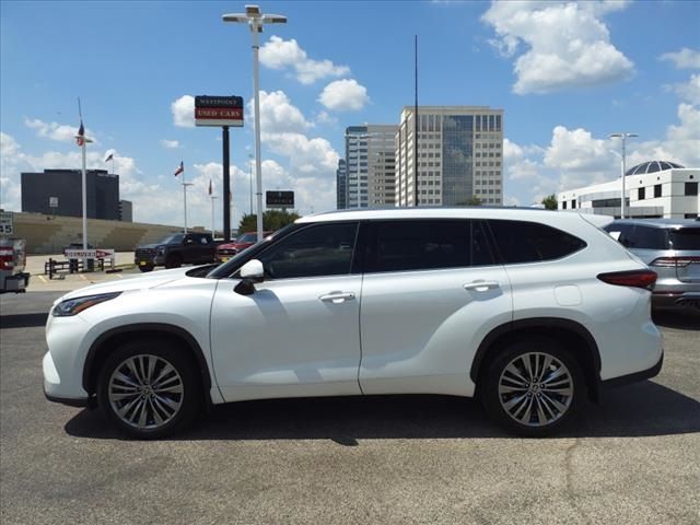 2022 Toyota Highlander Platinum