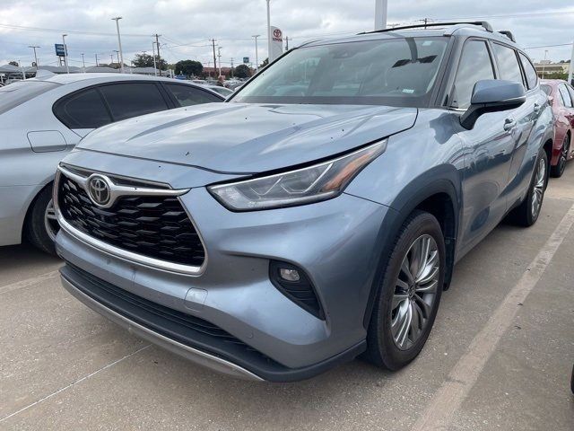 2022 Toyota Highlander Platinum