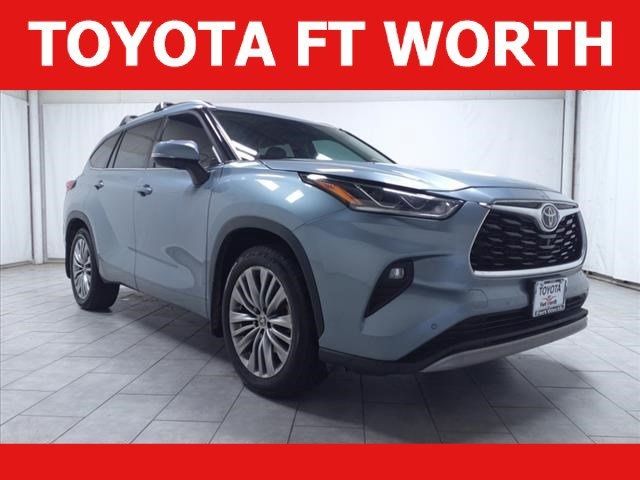 2022 Toyota Highlander Platinum