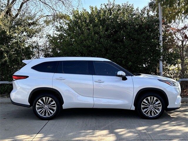 2022 Toyota Highlander Platinum