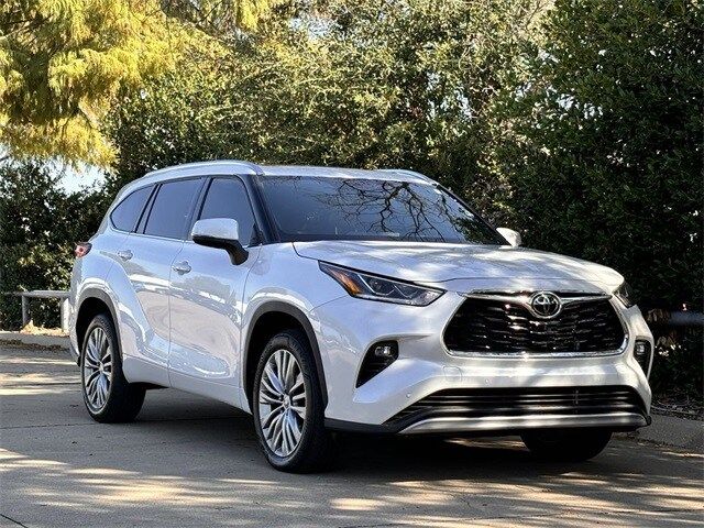 2022 Toyota Highlander Platinum