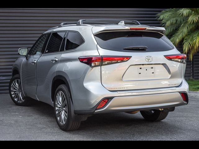 2022 Toyota Highlander Platinum