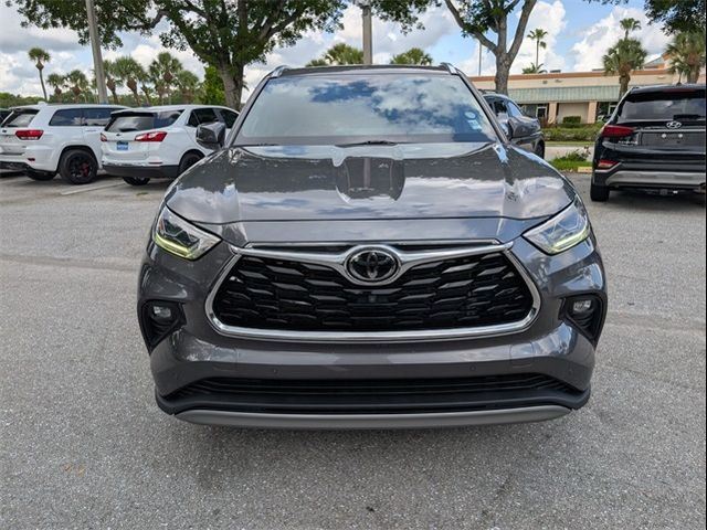 2022 Toyota Highlander Platinum