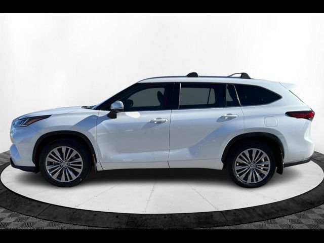 2022 Toyota Highlander Platinum