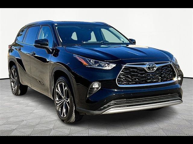 2022 Toyota Highlander Platinum