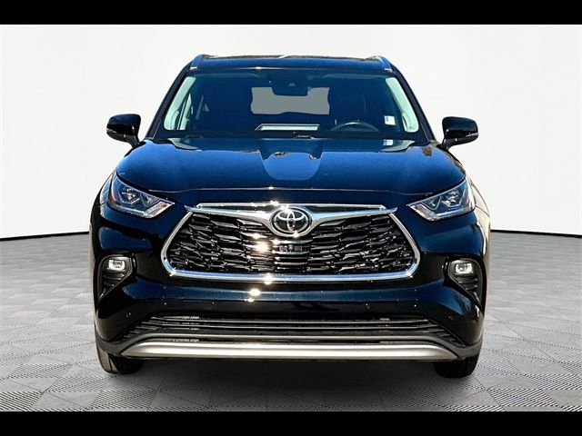 2022 Toyota Highlander Platinum