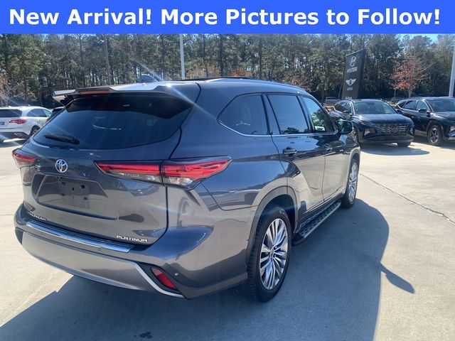 2022 Toyota Highlander Platinum