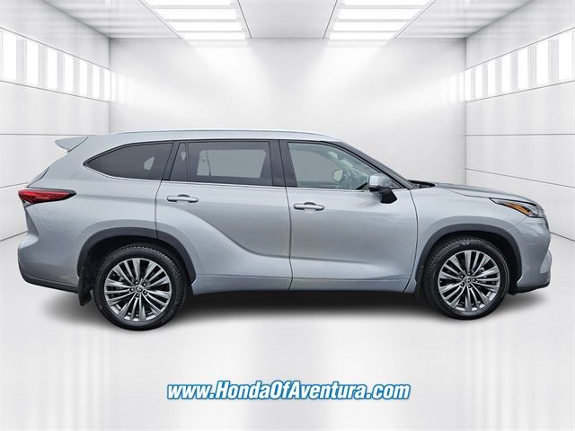 2022 Toyota Highlander Platinum