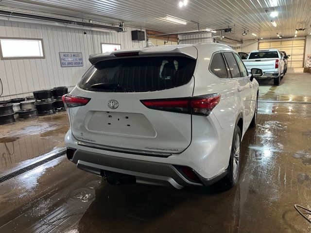 2022 Toyota Highlander Platinum