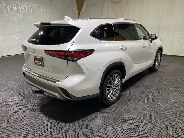 2022 Toyota Highlander Platinum