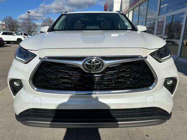 2022 Toyota Highlander Platinum