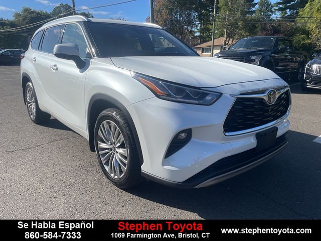 2022 Toyota Highlander Platinum