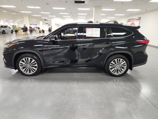 2022 Toyota Highlander Platinum