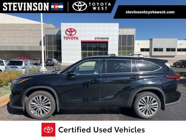 2022 Toyota Highlander Platinum