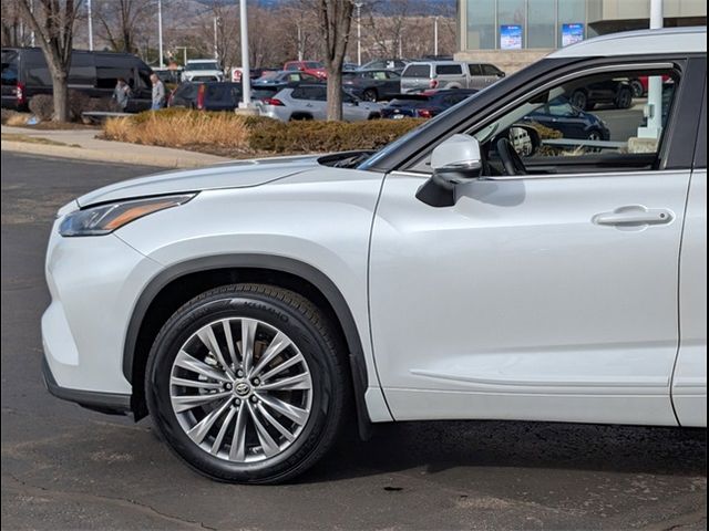 2022 Toyota Highlander Platinum