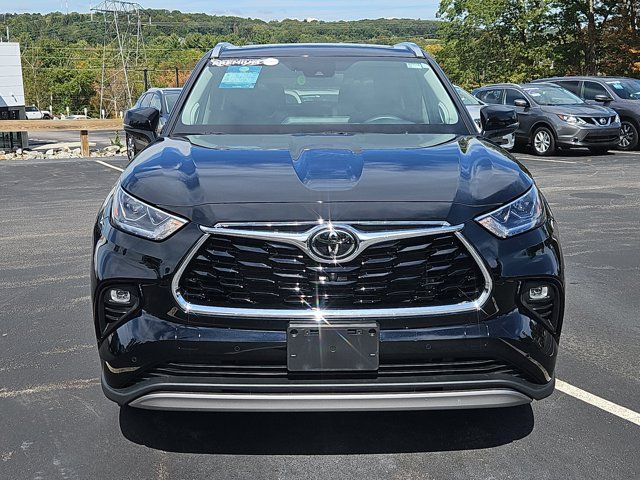 2022 Toyota Highlander Platinum