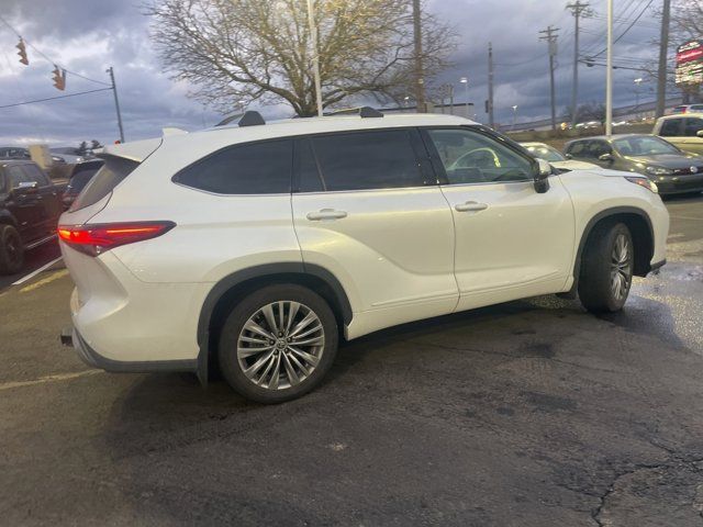 2022 Toyota Highlander Platinum