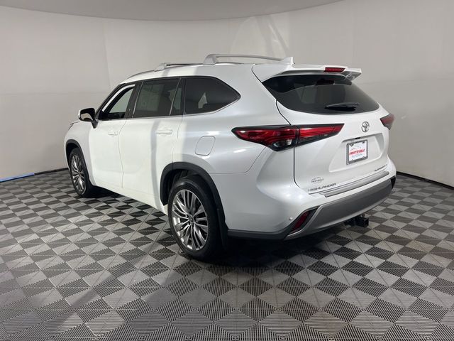 2022 Toyota Highlander Platinum