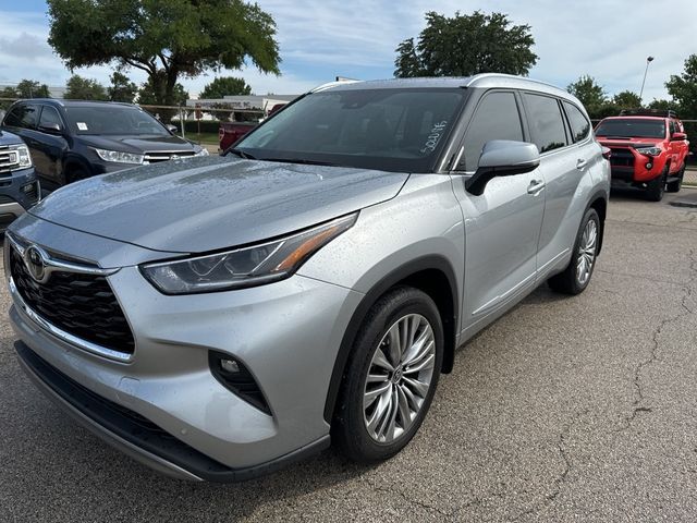 2022 Toyota Highlander Platinum