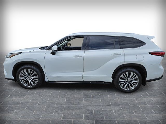 2022 Toyota Highlander Platinum