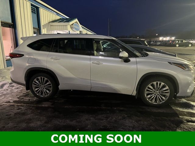 2022 Toyota Highlander Platinum