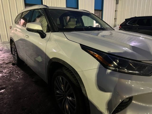 2022 Toyota Highlander Platinum