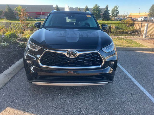 2022 Toyota Highlander Platinum