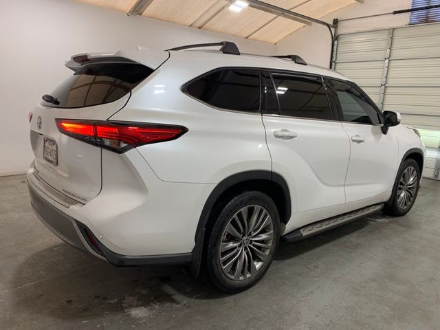 2022 Toyota Highlander Platinum