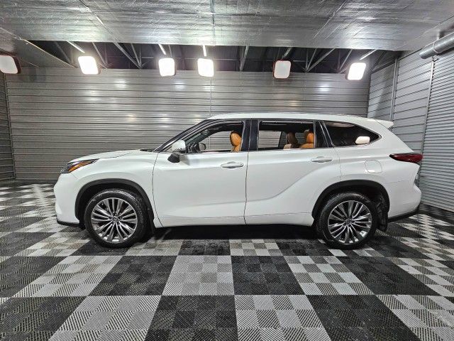 2022 Toyota Highlander Platinum