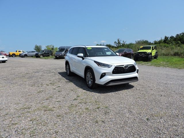 2022 Toyota Highlander Platinum