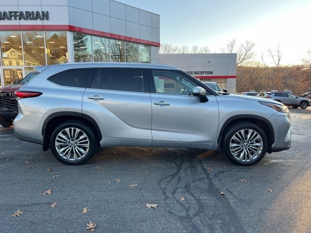 2022 Toyota Highlander Platinum